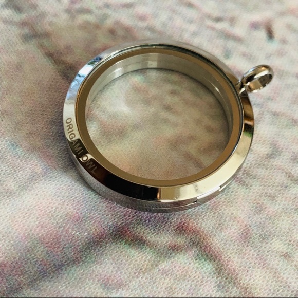 Origami Owl Retired/Hard To Find Silver Locket - Picture 4 of 6